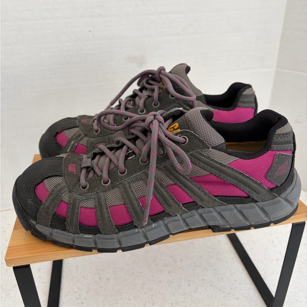 CAT Women's 7.5 W Steel Toe Work Shoes Pink / Gray. Slip resistant.